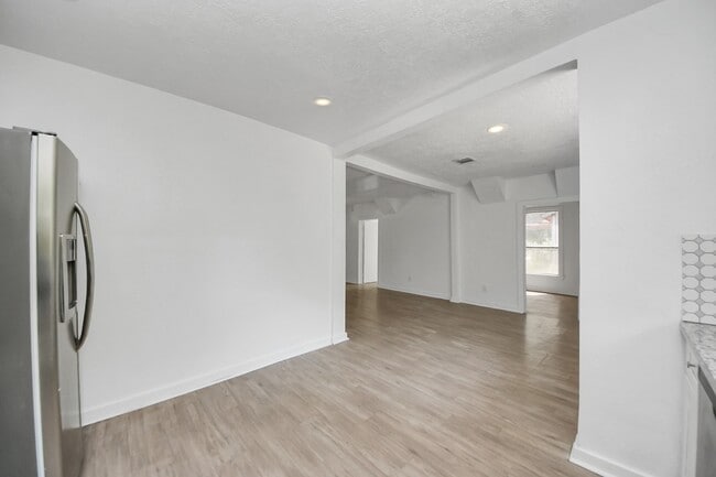 Building Photo - 1301 Yupon St Rental