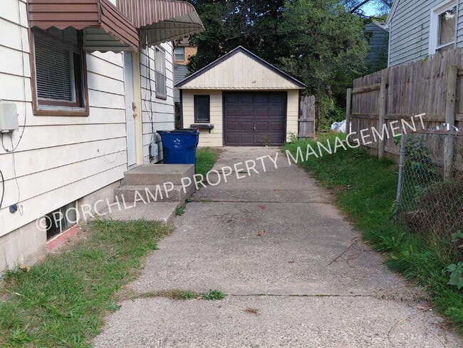 Photo - 1524 Edward Ave SE