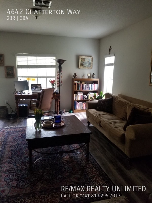 Photo - 4642 Chatterton Way