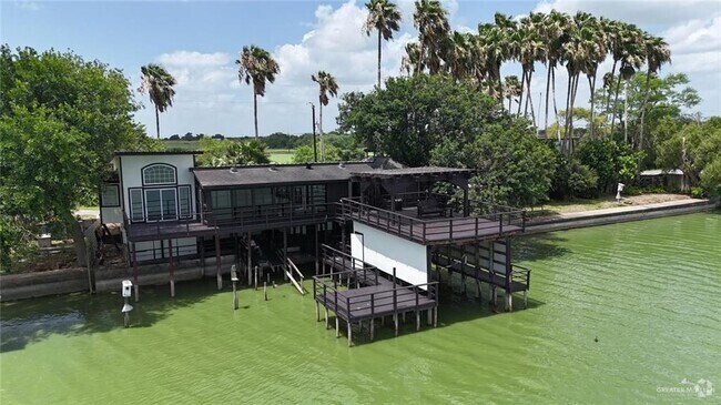 Building Photo - 8822 Lago Vista Dr Rental