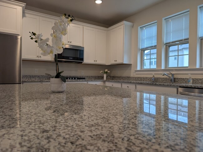 Photo - 35 Dahlia Dr