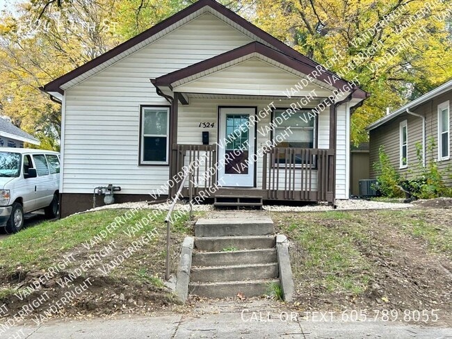 Photo - 1324 E 4th St