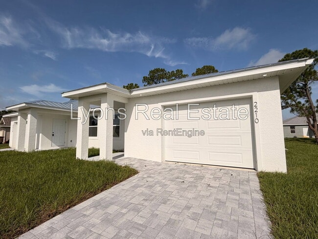 Photo - 2210 Armour Rd