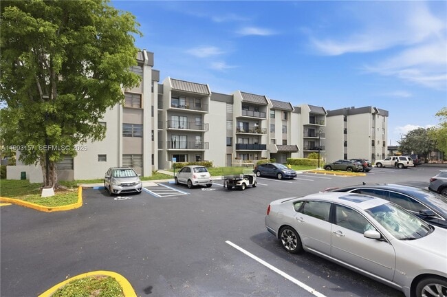 Building Photo - 10431 N Kendall Dr Unit D204