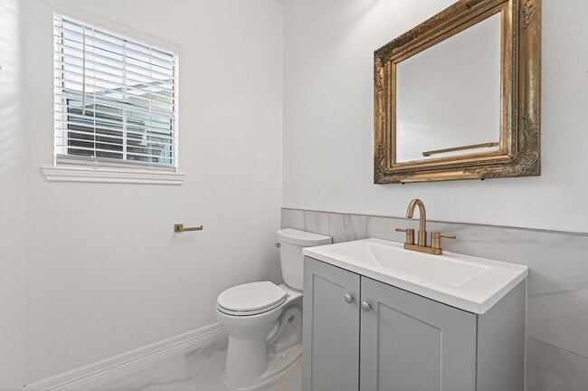 Photo - 2431 Parkwood Ln