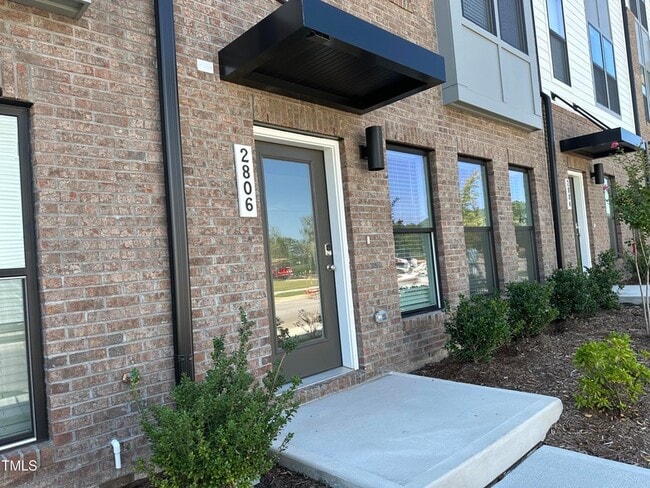 Photo - 2806 Kempthorne Rd
