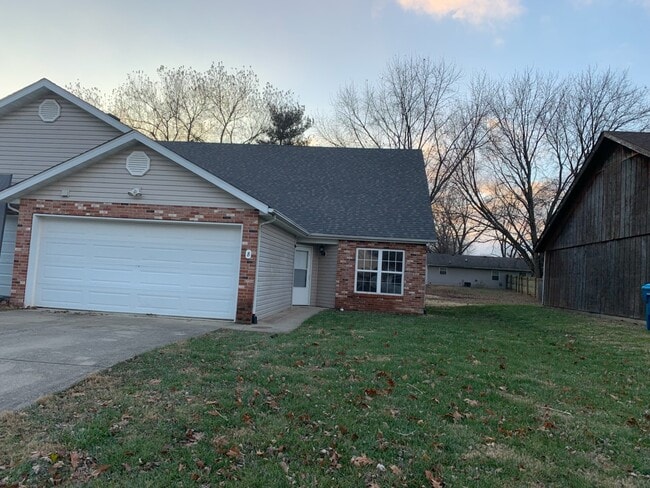 Building Photo - 520 Wood Thrush St
