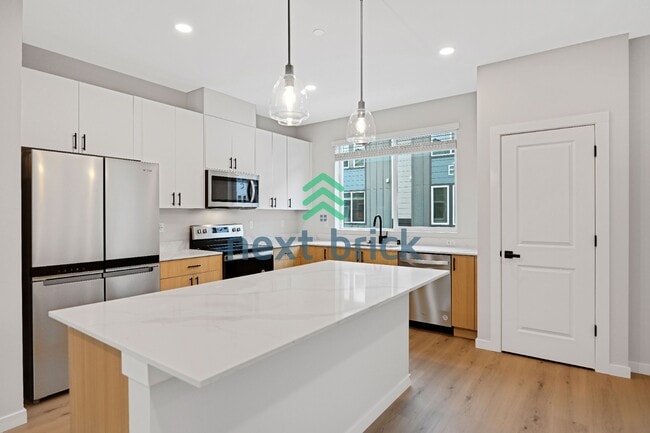 Photo - 3 BED & 2.5 BATH TOWNHOUSE FOR RENT