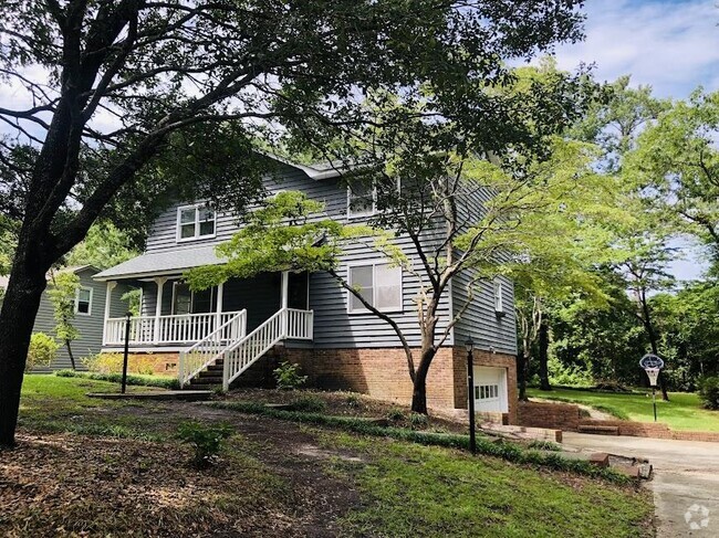 Building Photo - 5225 Hedgerow Ln Rental