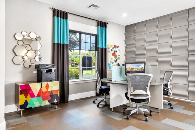 Business Center with Mac, PCs and Wireless Printing