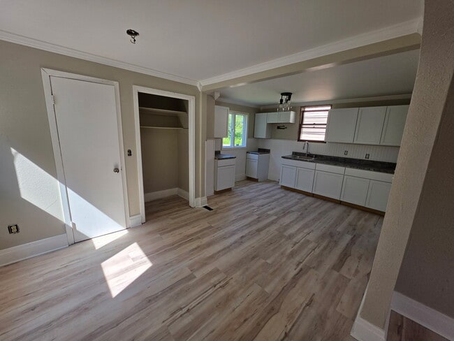 Photo - 2450 La Salle Ave
