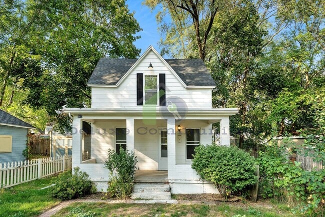 Photo - Remodeled 3BR + Flex Room | Steps from Leo...