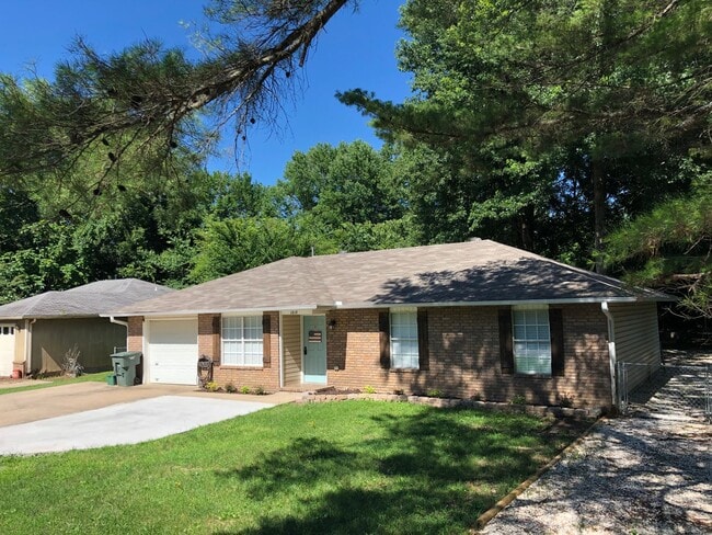 Building Photo - 1018 N Lonnie Ave