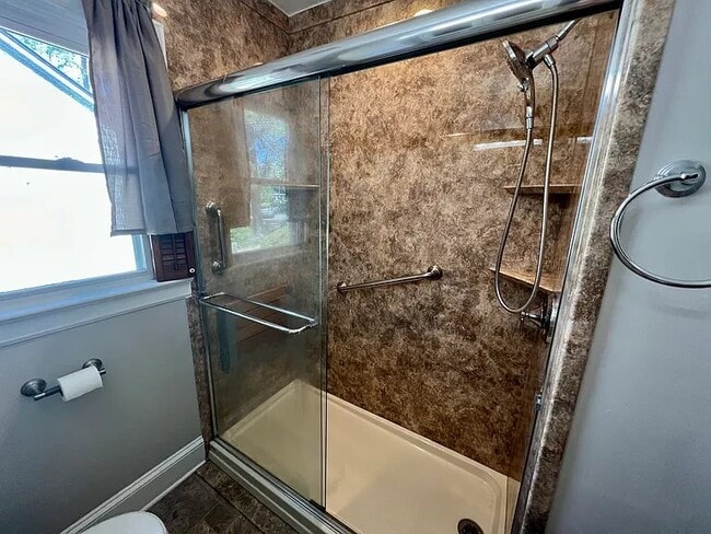 Photo - 435 Rollingwood Cir
