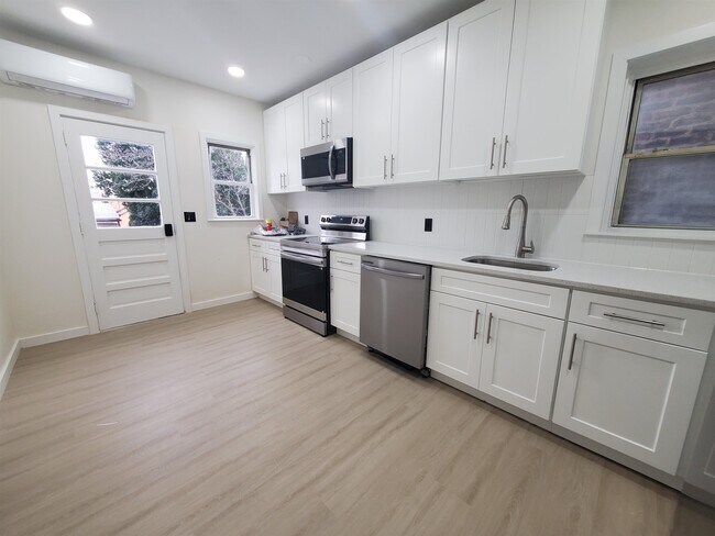 Photo - 119 64th St