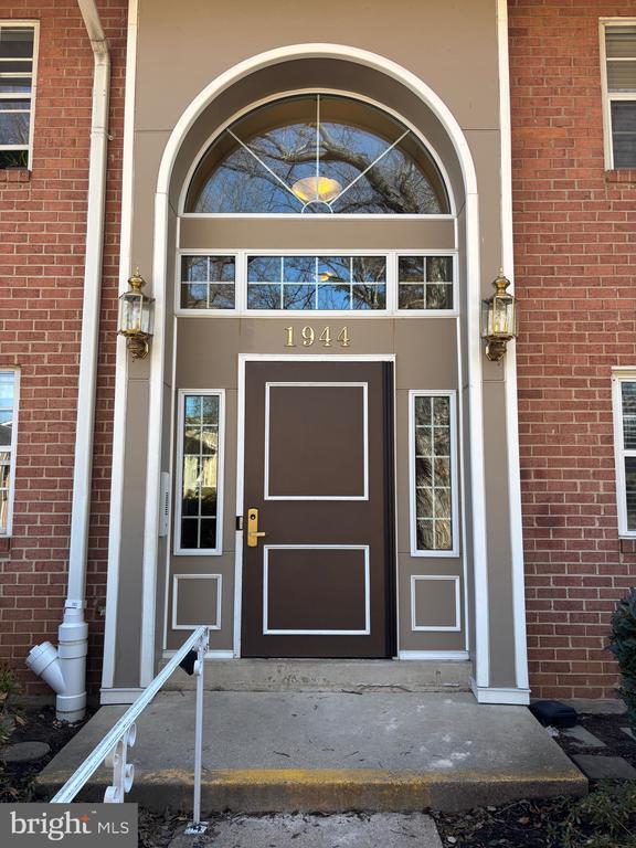 Building Photo - 1944 Kennedy Dr Unit 103