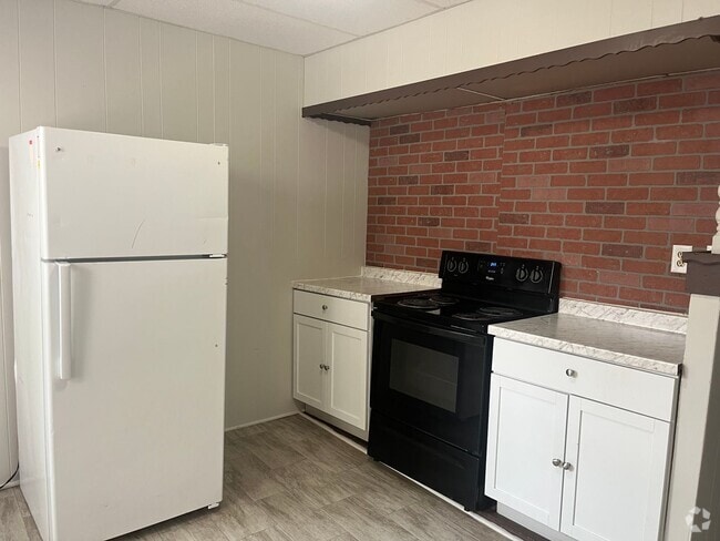 Building Photo - ACCEPTING SECTION 8 - 3 Bedroom 1 Bath Hom... Rental