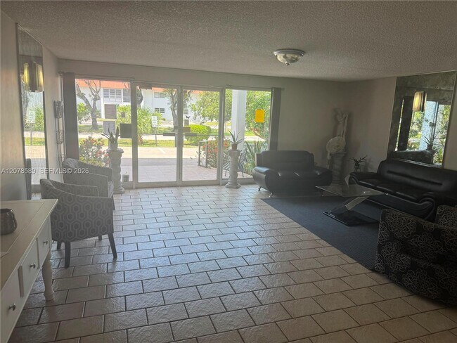 4880 NW 22nd St Unit 110