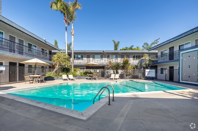 Building Photo - Villa Gardens