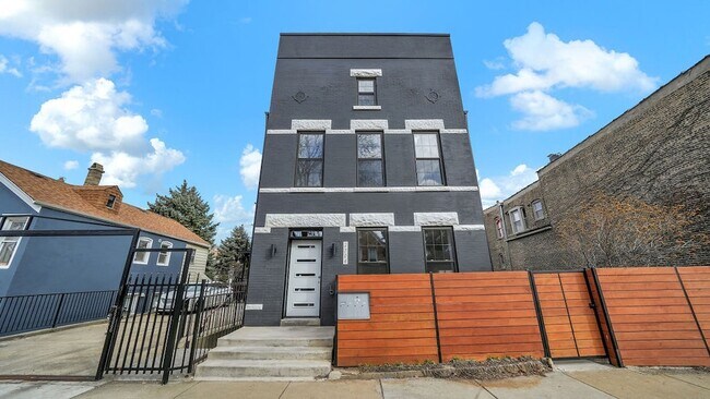 2704 W 24th Pl Unit 2