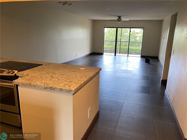 Photo - 290 Racquet Club Rd Unit 205