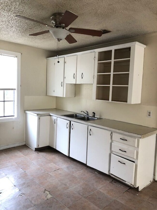 Photo - 2545 Trichel St