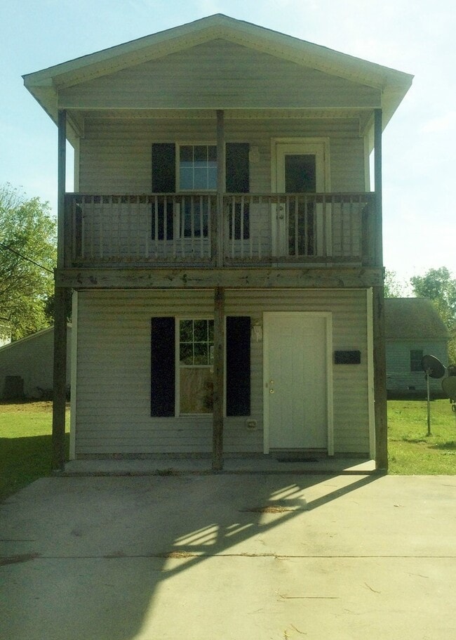 Cute home located in City Limits - Cute home located in City Limits