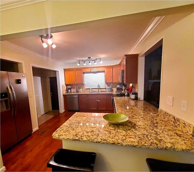 Photo - 412 Maiden Ln