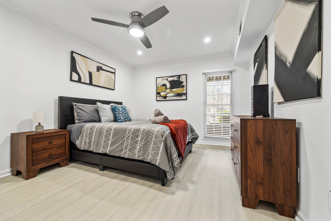 Bedroom features a Queen sized bed - 3091 Colonial Way Condo Unit D1