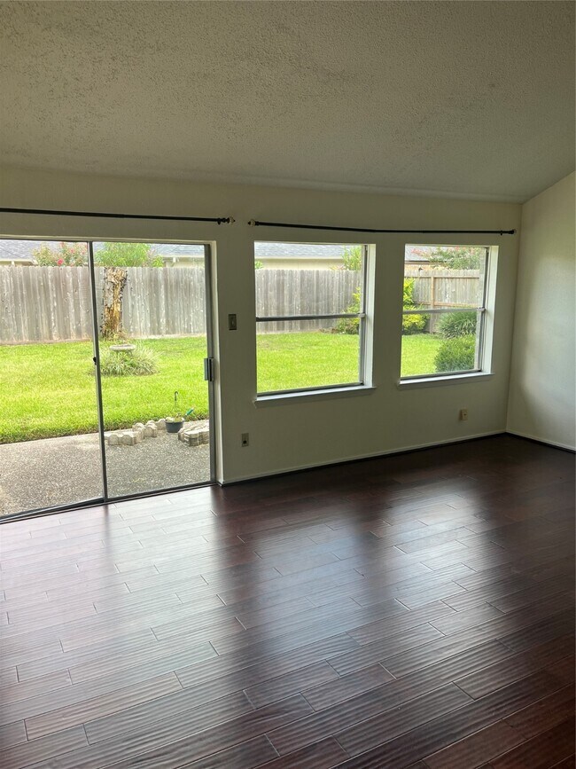 Photo - 4250 Bridledon Ln