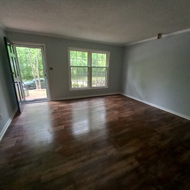 Sala de estar - 10417 White Pine Rd