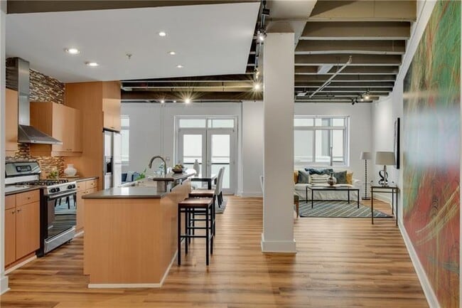 Building Photo - 805 Peachtree St NE Unit 306