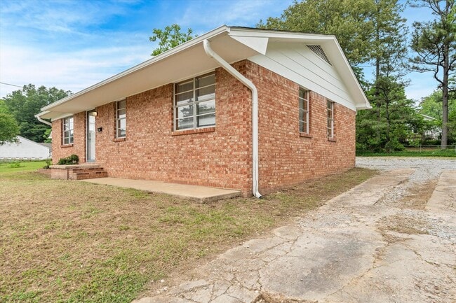 Photo - 3 Bedroom Home Across from JHS
