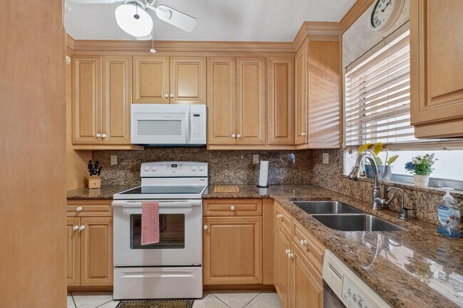 Photo - 1617 SE 15th St