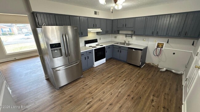 Photo - 276 Probus Dr