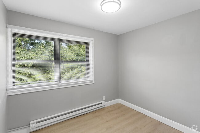 4BR, 1BA - 1,200 SF - Bedroom