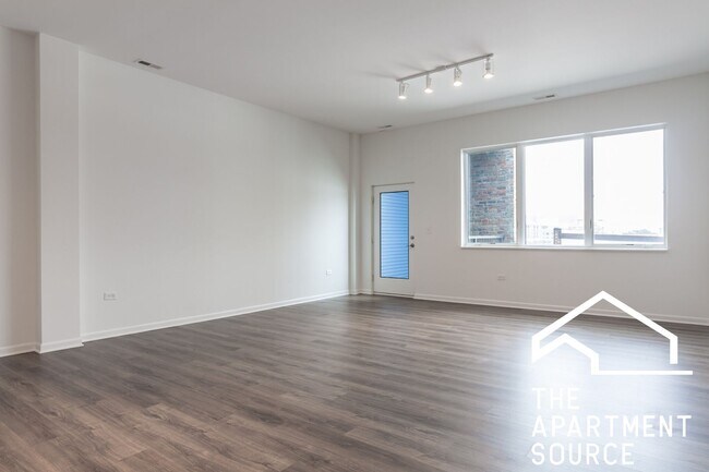 Photo - South Loop 3 bed 2 bath -- Updated Kitchen, HUGE Floorplan Unit 304