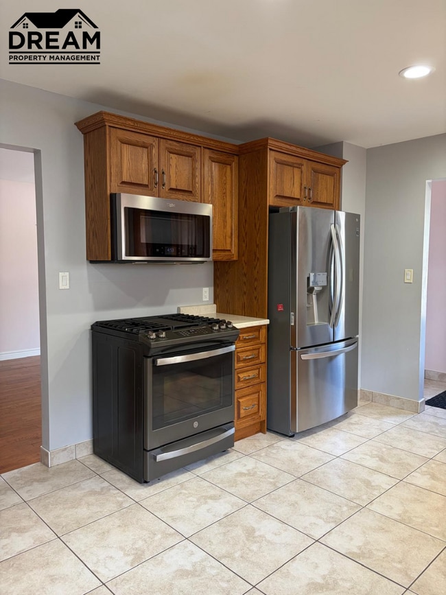 Photo - 205 Oakburne Pl