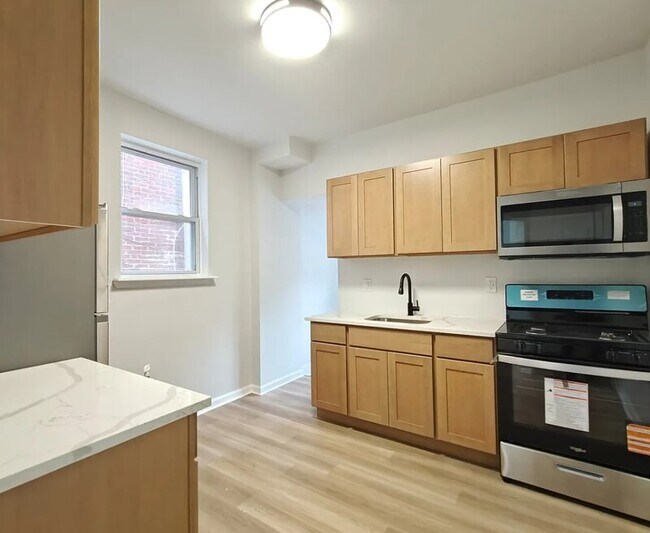 Photo - 5415 Media St