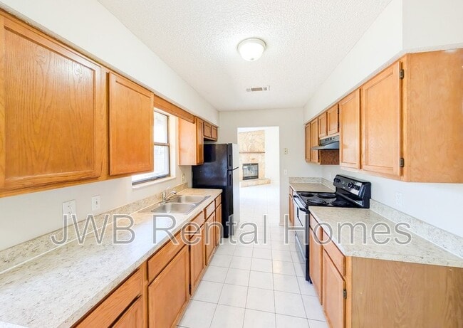 Photo - 6073 Cranberry Ln E