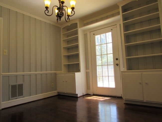 Photo - Lovely 3 Bed/1.5 Bath Home - Meadowbrook Subdivision in Salisbury - Large Back Deck - Wooded Back...