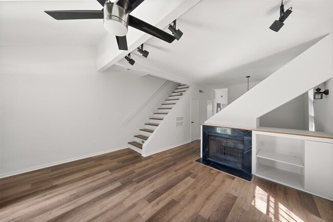 Photo - 518 Hawthorne St Unit 1