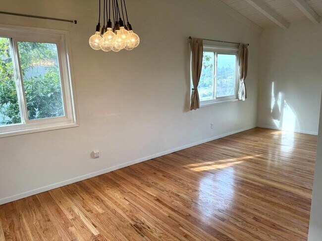 Photo - 2372 Teviot St Unit 1-2