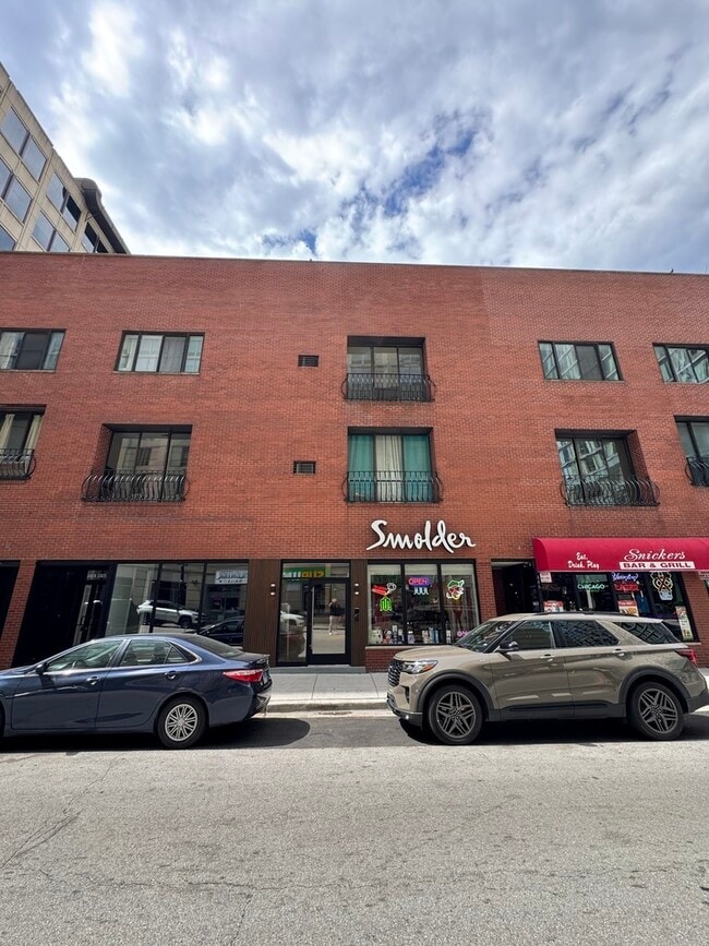 Building Photo - 444 N State St Unit 2G