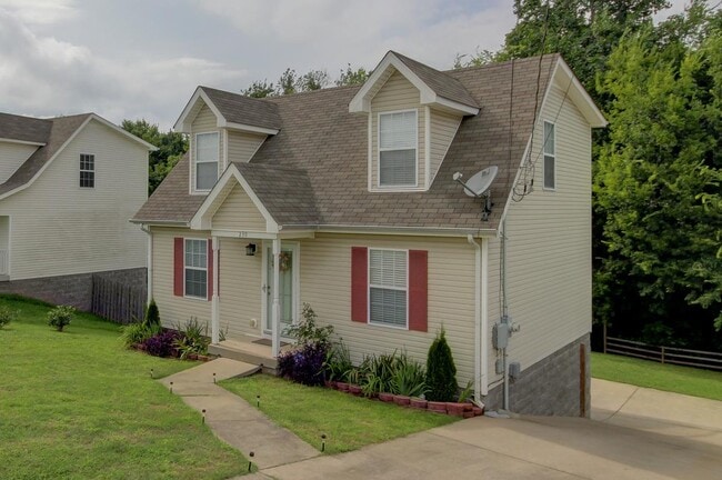 Photo - 239 Senator Dr