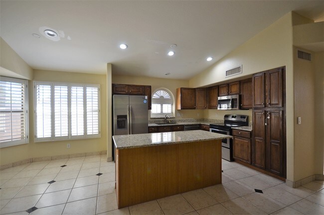 Photo - 1108 E Betsy Ln