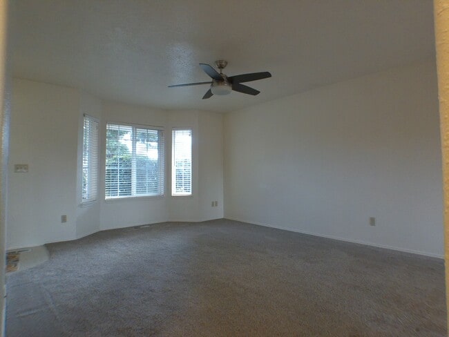 Photo - 775-KE775 17th St NE