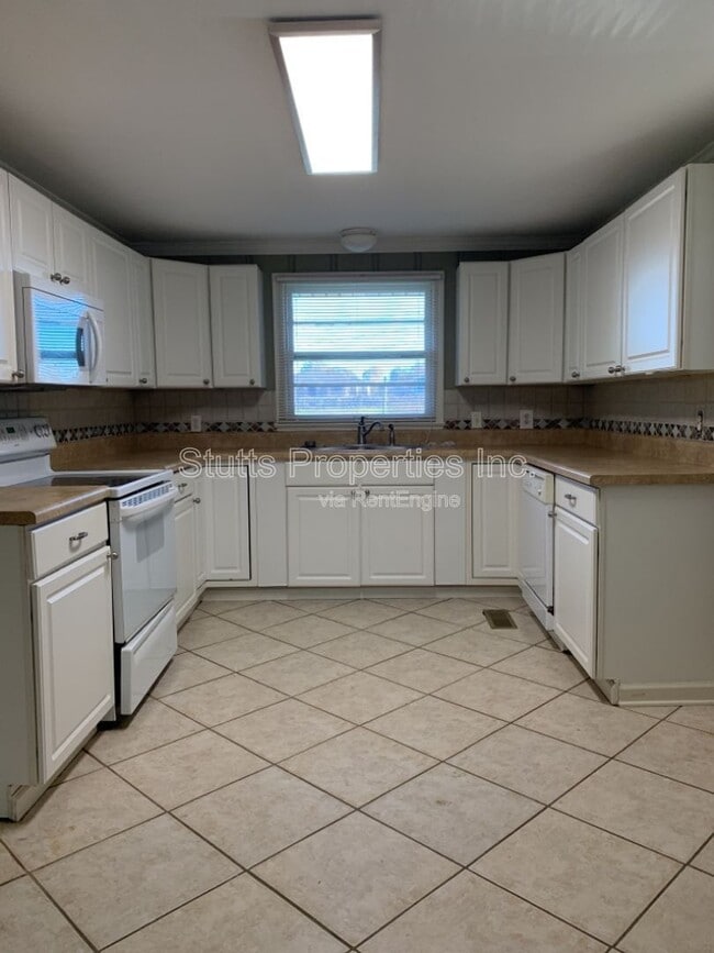 Photo - 106 Hackett Ct