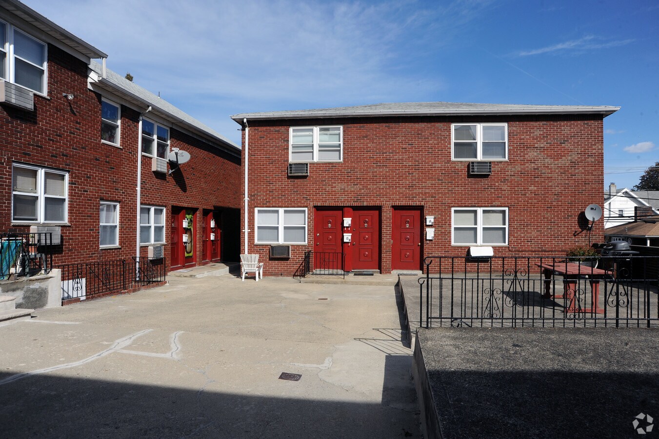 Exterior - 141 Holmes St