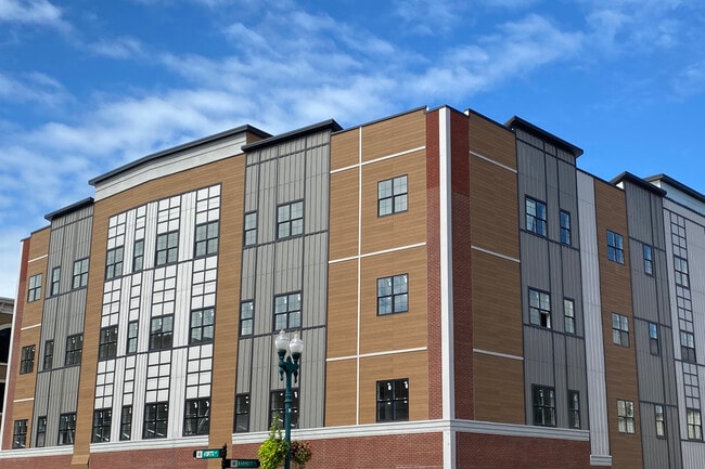 Photo - State and Clinton